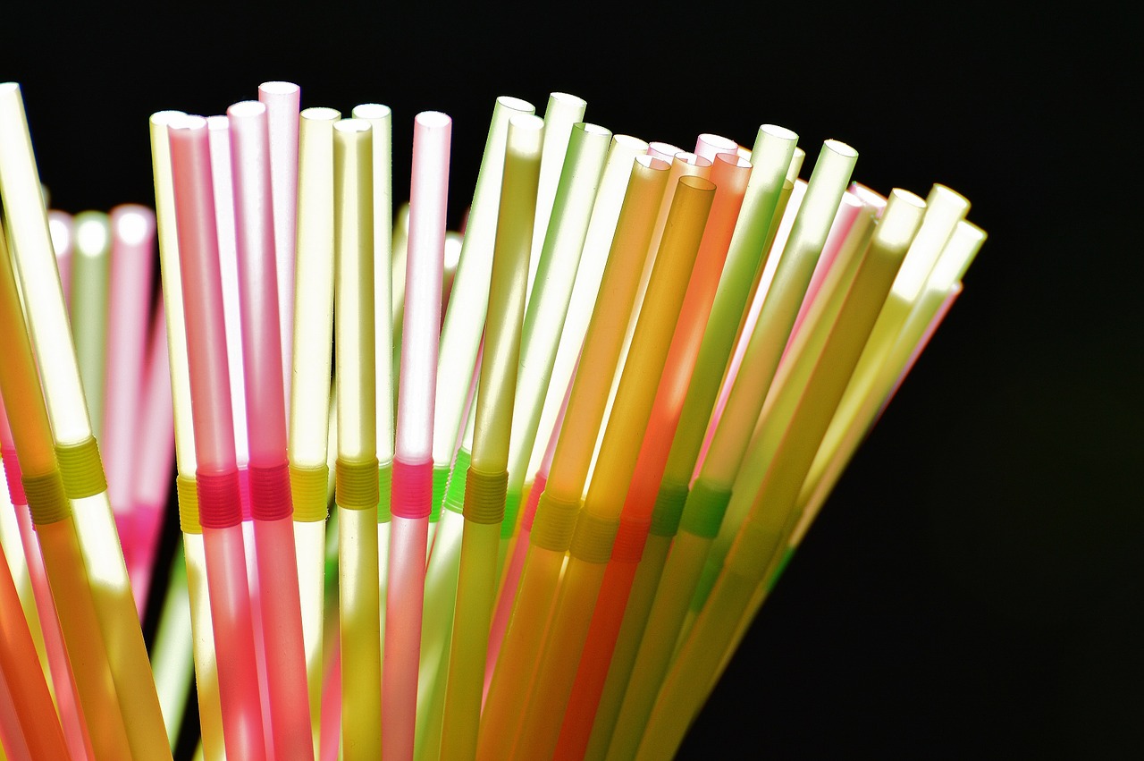 plastic straws